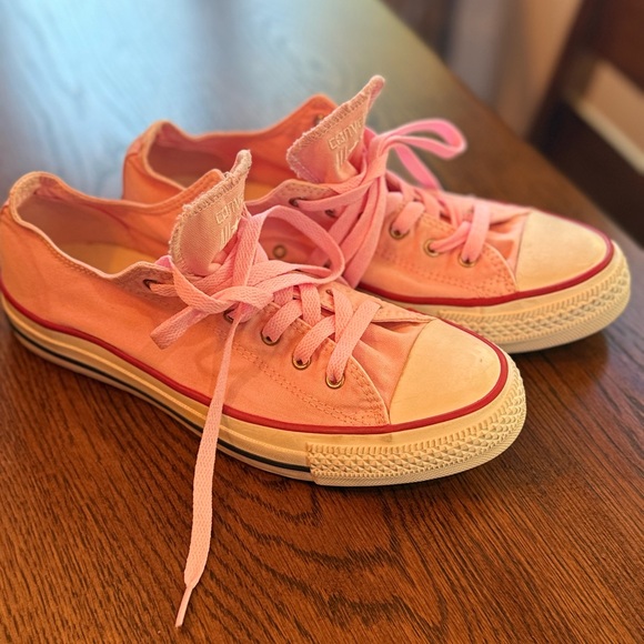 Pink Converse sneakers, size 8 Pre worn but much life is left! Lovely - Picture 3 of 10